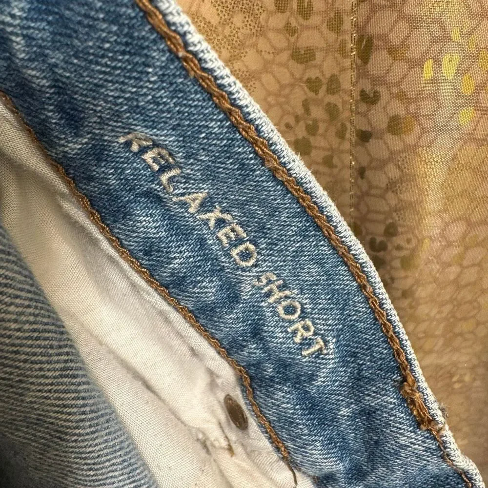 American Eagle Strigid Relaxed Distressed Denim Cut Off Shorts Size 6